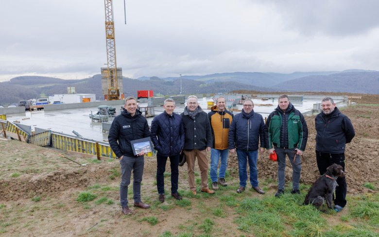 Landräte besuchen Baustelle Hubschrauberlandeplatz